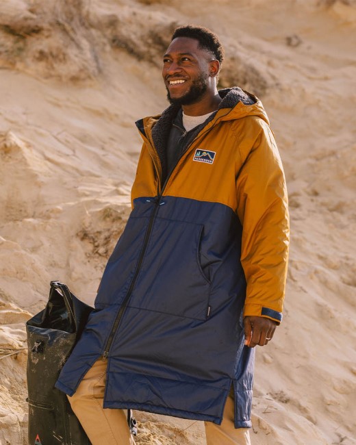Exclusive Passenger's Roaming Recycled Sherpa Lined Changing Robe Rich Navy/Golden Brown