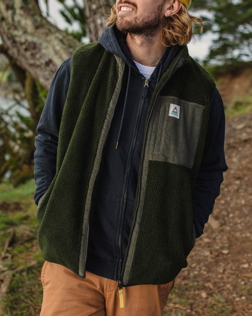 Passenger Exclusive Canyon Recycled Deep-Pile Sherpa Vest Fir Tree