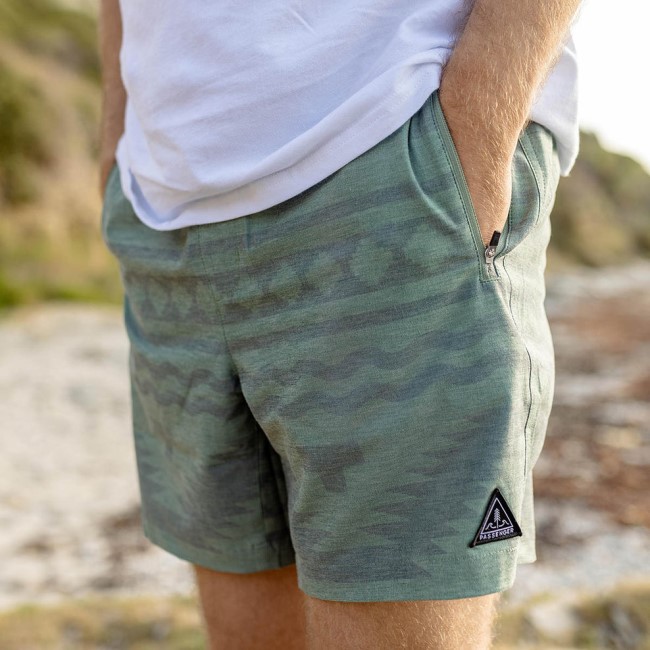 Passenger Exclusive Traveller Organic All Purpose Short Dark Ivy Adrift