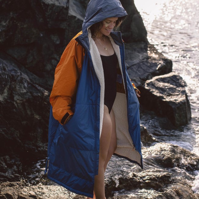 Passenger Exclusive Roaming Recycled Sherpa Lined Changing Robe Ensign Blue/Sunrise Orange