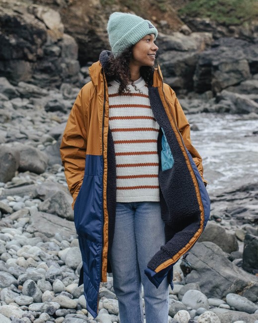 Passenger Exclusive Roaming Recycled Sherpa Lined Changing Robe Rich Navy/Golden Brown