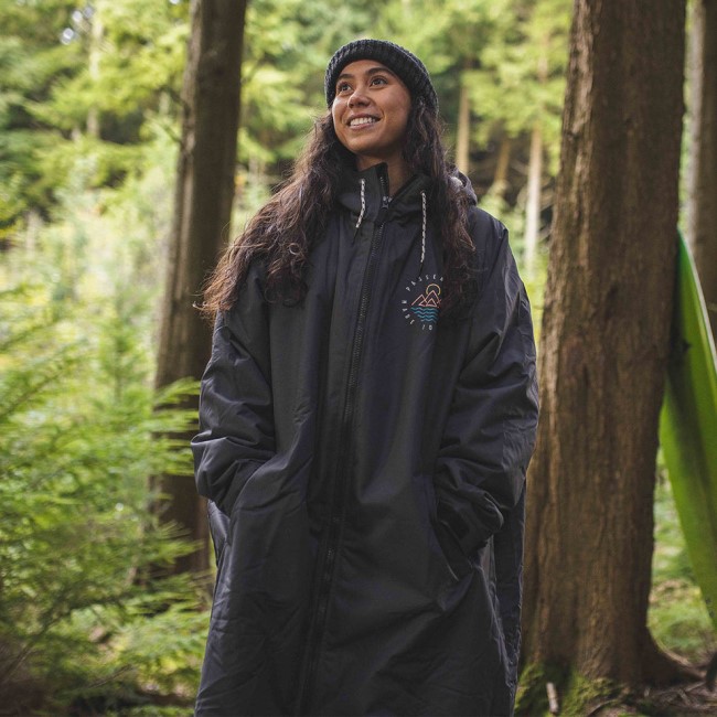 Passenger Exclusive Nomadic Recycled Sherpa Lined Changing Robe Black