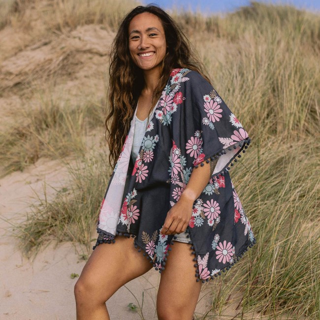 Passenger Exclusive Brook Shawl Black Flower Burst